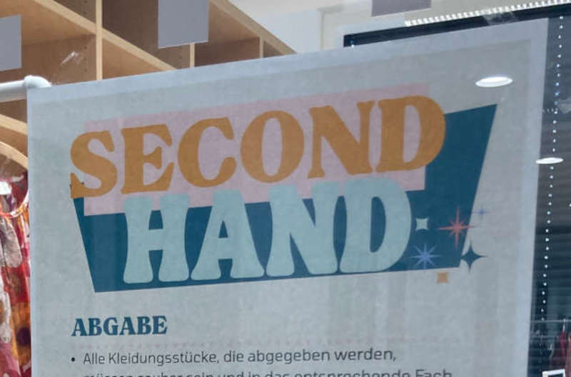 Second Hand Logo am Eingang