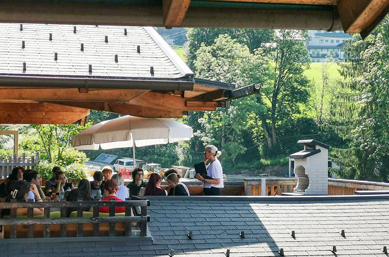 Abbildung der Seminargruppe im freien